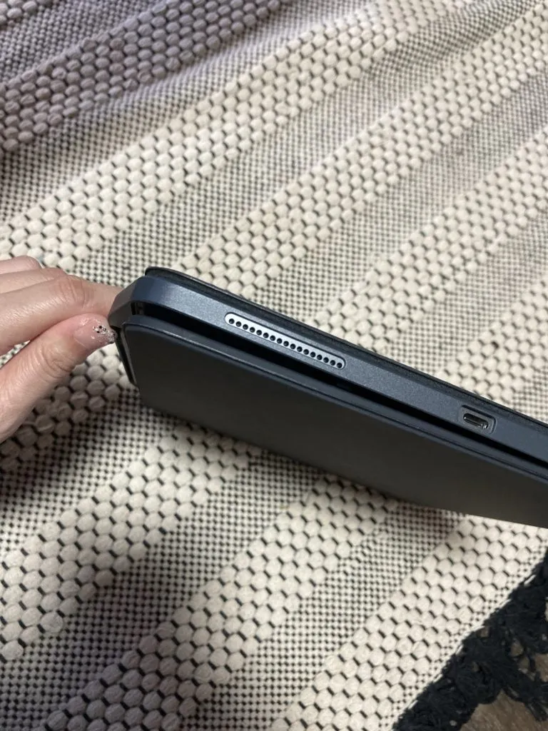 極薄・Magic Keyboard対応・Apple Pencil収納可 〜iPad Pro背面保護ケース「Switch Easy」の装着失敗時の隙間