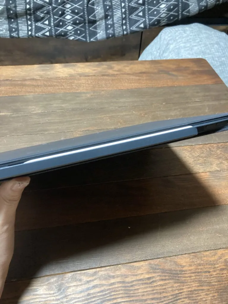 極薄・Magic Keyboard対応・Apple Pencil収納可 〜iPad Pro背面保護ケース「Switch Easy」の装着成功時