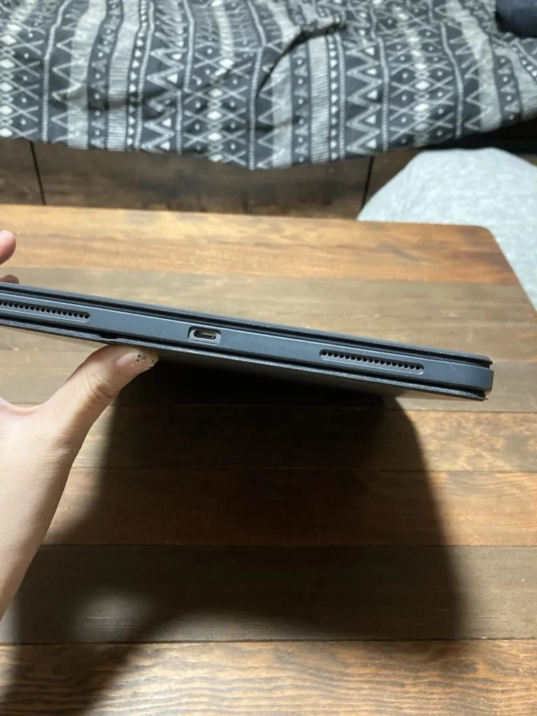 極薄・Magic Keyboard対応・Apple Pencil収納可 〜iPad Pro背面保護ケース「Switch Easy」の装着成功時