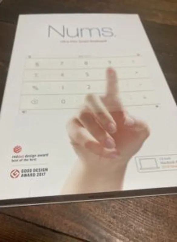 貼るだけでテンキーになるNumsの外箱