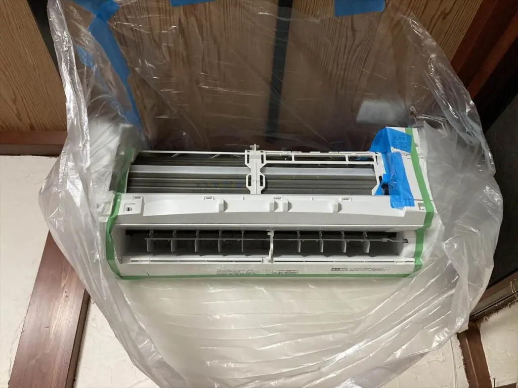 エアコンのカビ取り洗浄を自分で行う際のマスカーの取り付け方