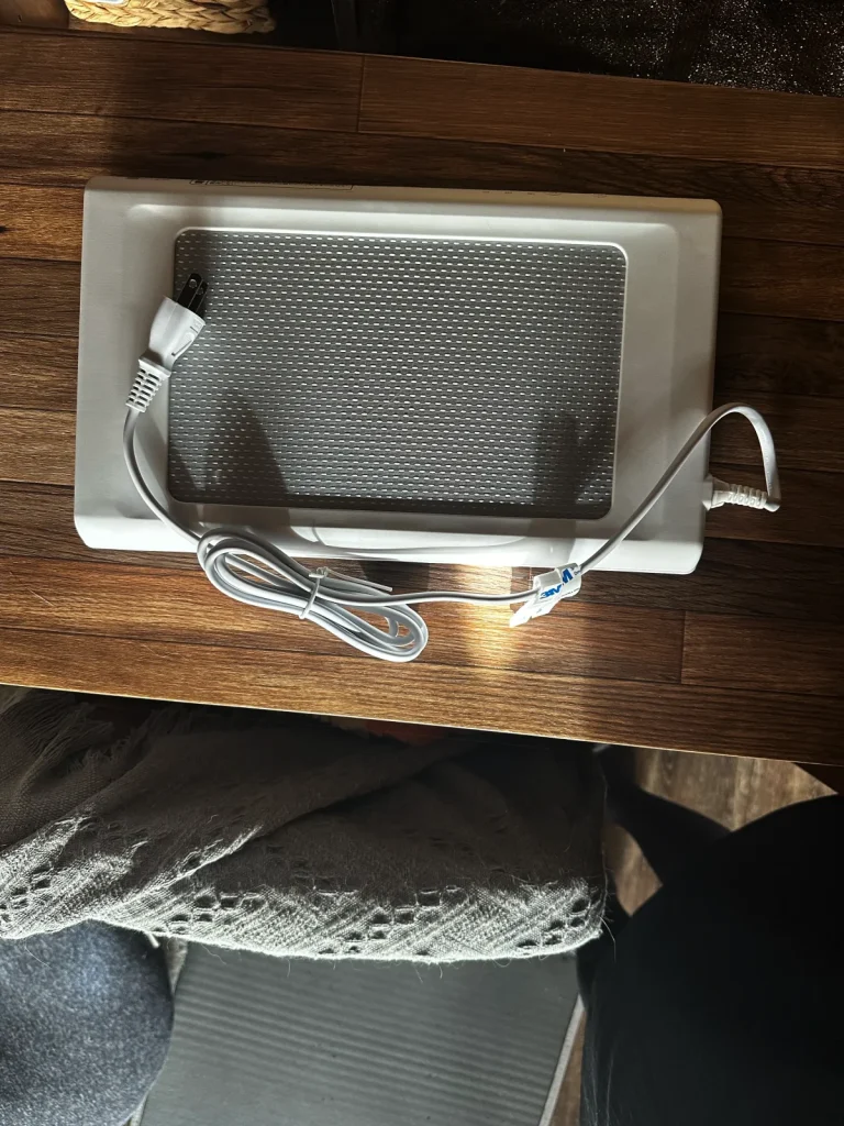 ニトリのくっつけられるマグネットヒーターは微妙に暖かいけどコタツにはならない