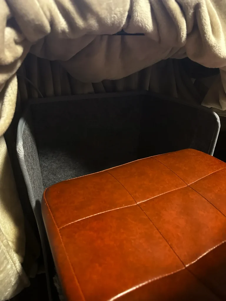 パネルヒーターを使って机をコタツにしたらめちゃめちゃ温かい